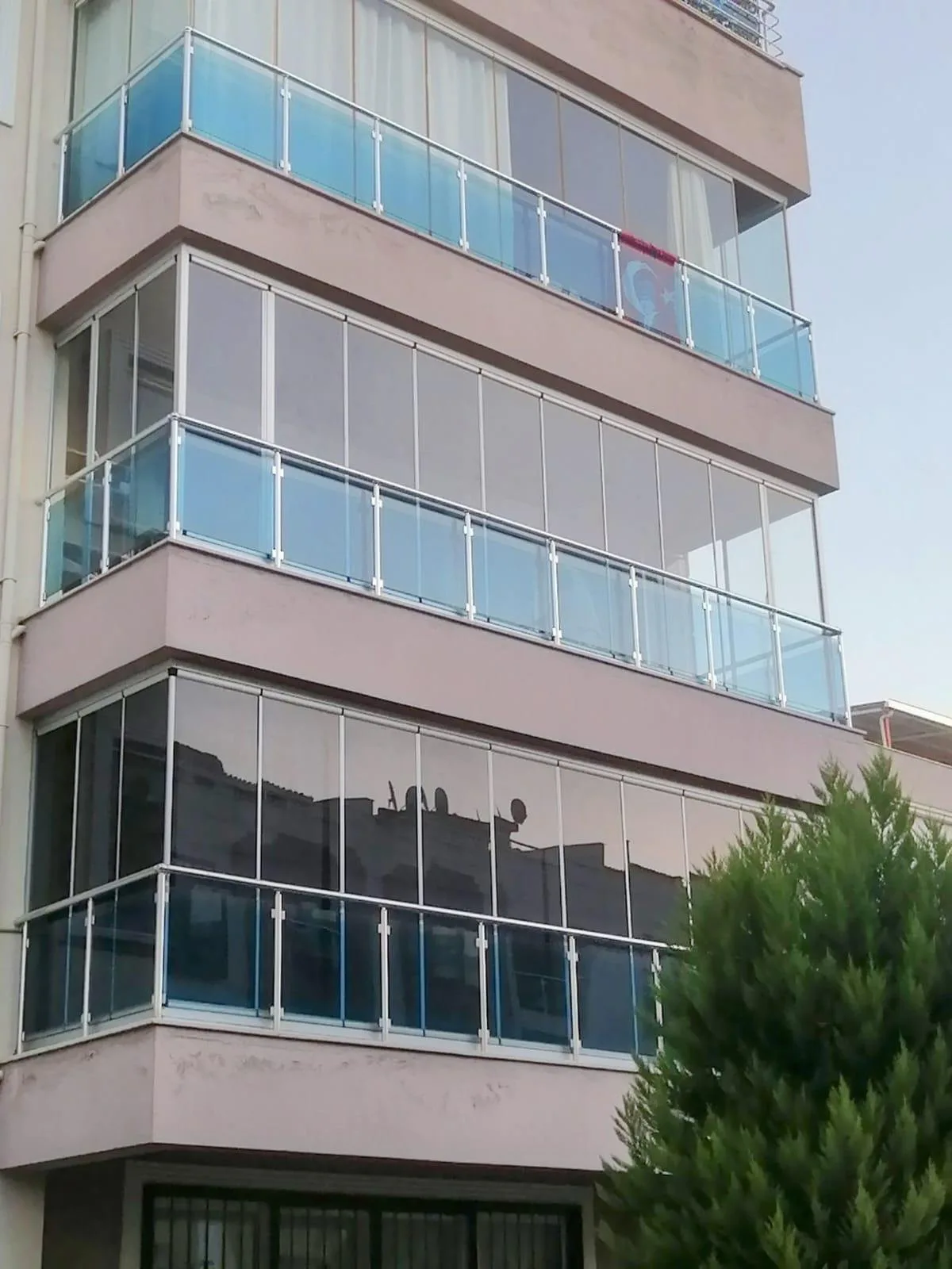 Cam Balkon
